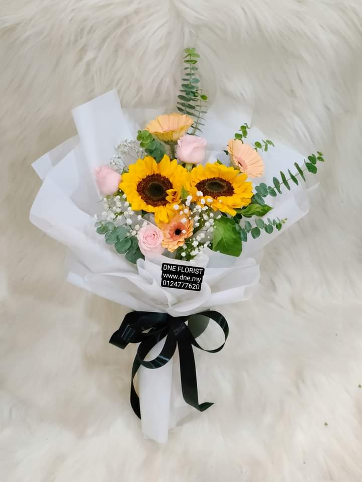 Hand Bouquet 21