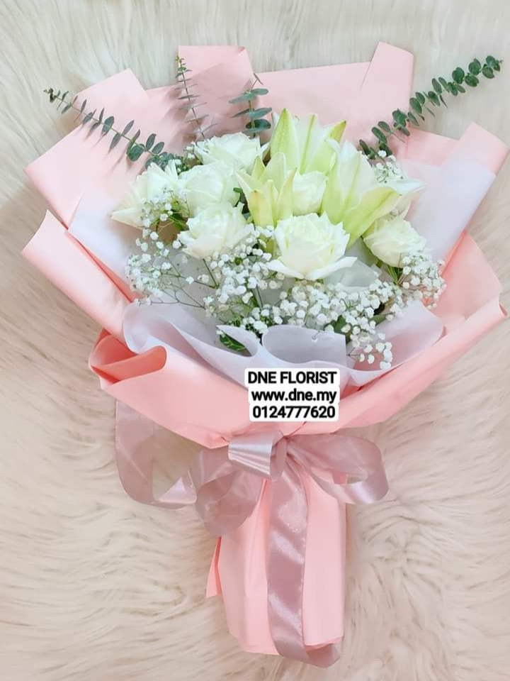 Hand Bouquet 34