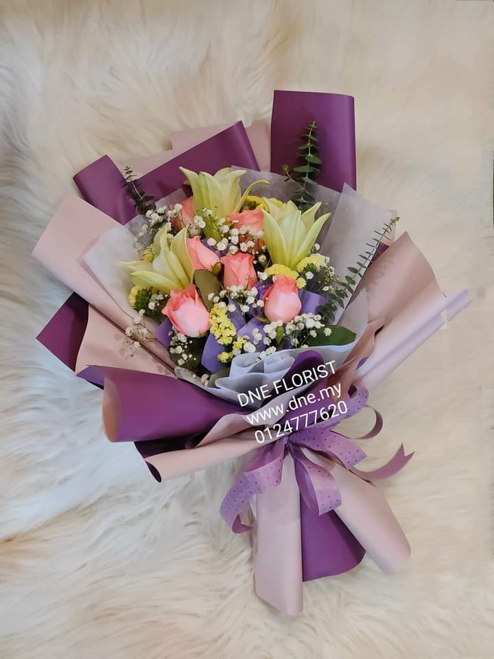 Hand Bouquet 36
